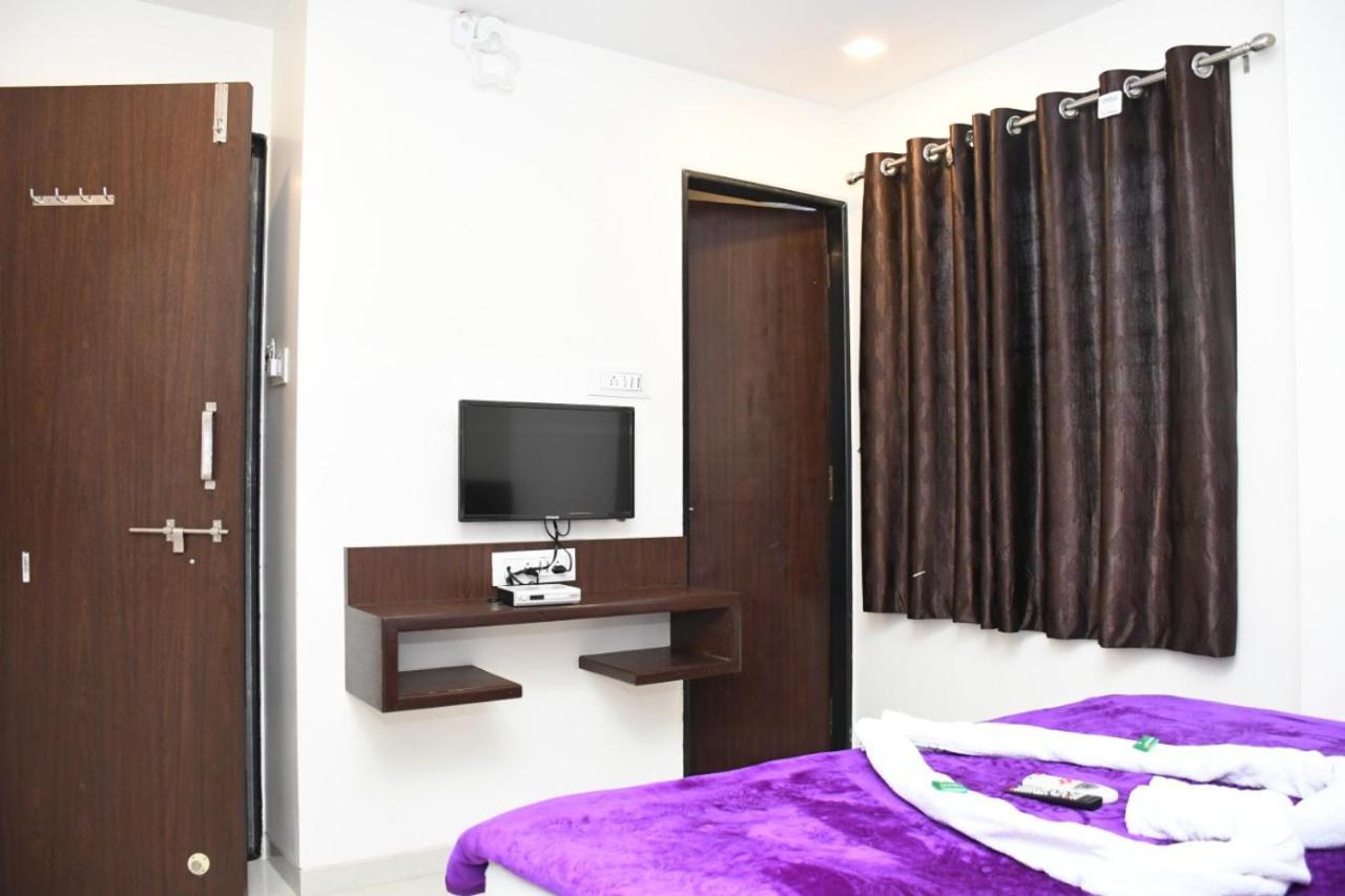 Hotel Sai Shatabdi Ширди Екстериор снимка