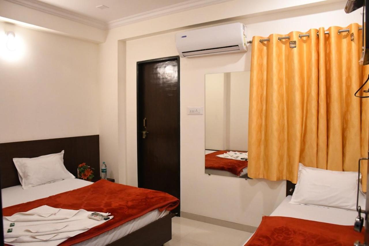 Hotel Sai Shatabdi Ширди Екстериор снимка