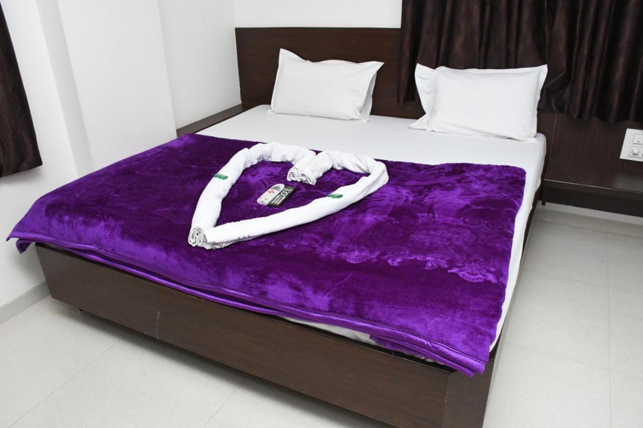 Hotel Sai Shatabdi Ширди Екстериор снимка